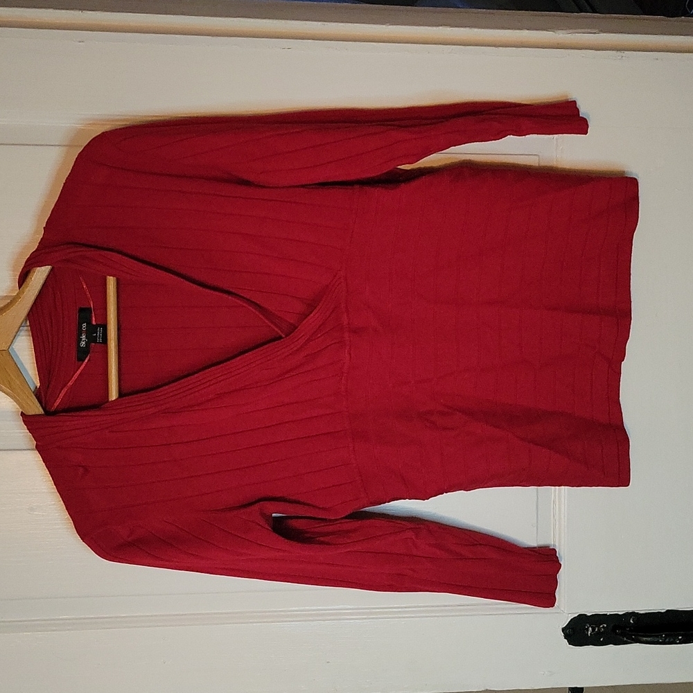 Style & Co Red Vneck ribbed top -large